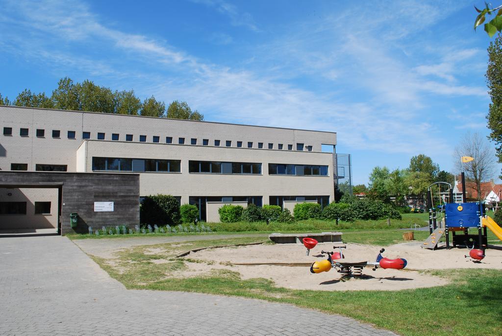 Jeugdherberg De Peerdevisser Oostduinkerke Exterior foto
